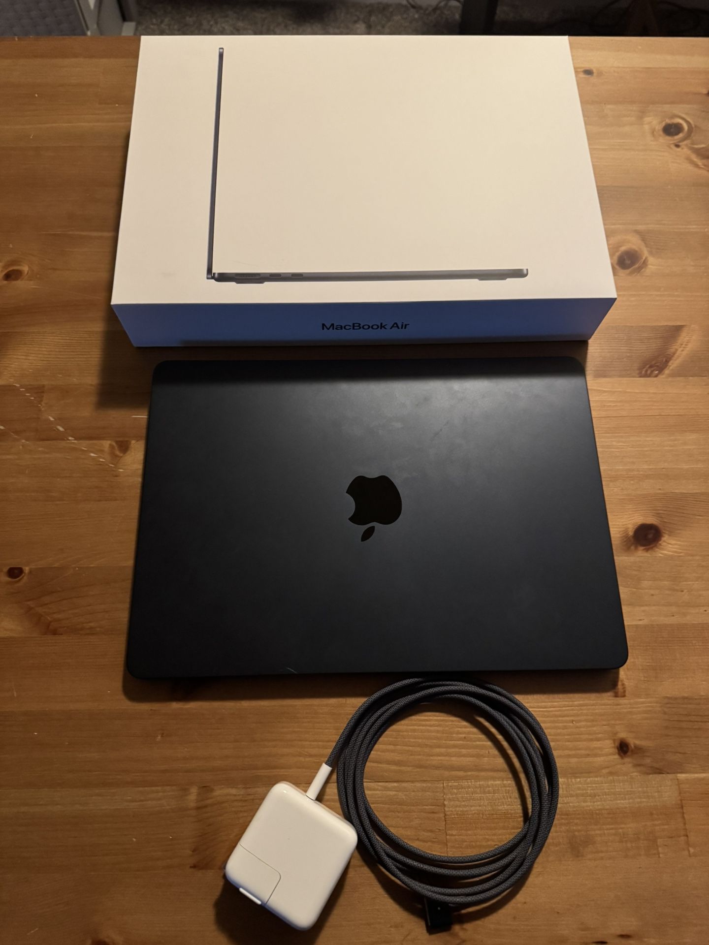 Apple 2022 MacBook Air Laptop with M2 chip 13.6-inch Liquid Retina Display, 8GB RAM, 256GB SSD Storage