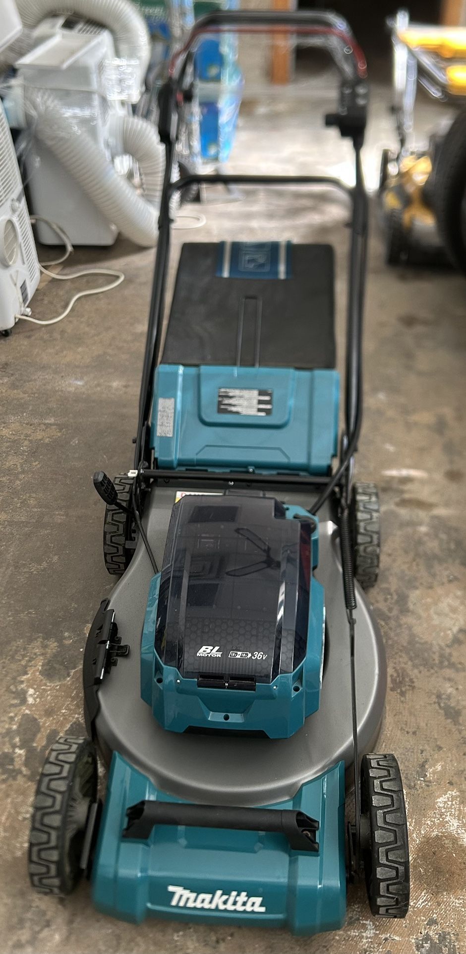 Markita Self Propelled Lawn Mower