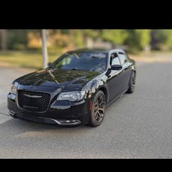2016 Chrysler 300s black alloy edition