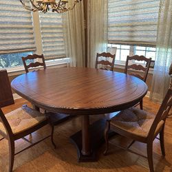 DINING/KITCHEN TABLE 