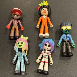 Roblox DevSeries Brookhaven's Most Wanted action figure set. Includes: Poison Ivy, Moonstar, Sparkplug, Heatwave, and Chief Rotten.