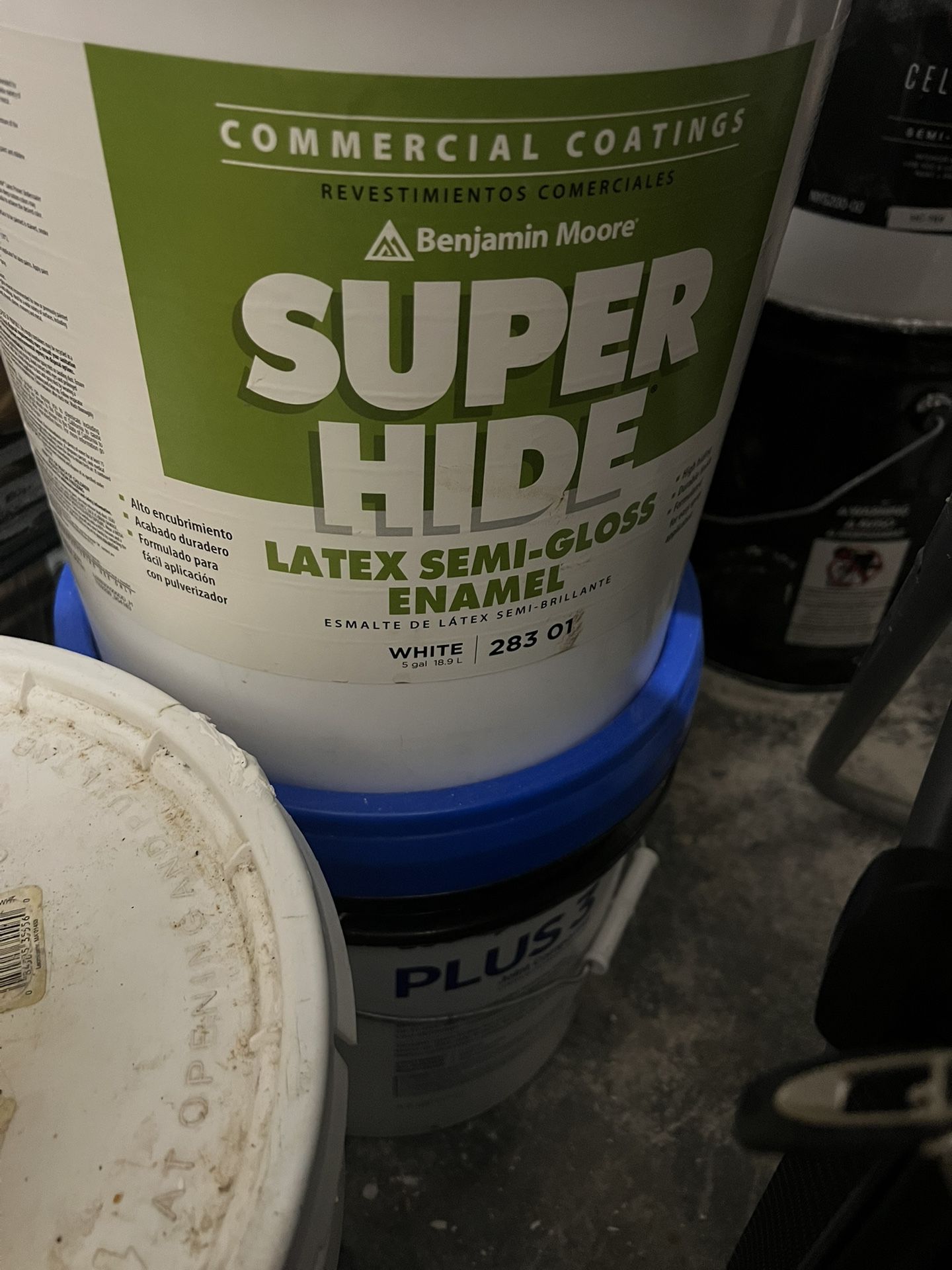 Benjamin Moore Super Hide Latex Semi Gloss Enamel Paint