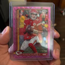 PATRICK MAHOMES II 2025 TOPPS CHROME PINK WAVE REFRACTOR CHIEFS 176/250 Q1829