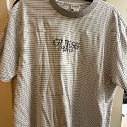 Guess Tee size LARGE
