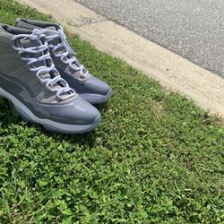 COOL GREY JORDAN 11 SIZE 10 GOOD CODITION