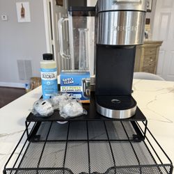 Keurig k Cup  Supreme Coffee Maker with Accessories