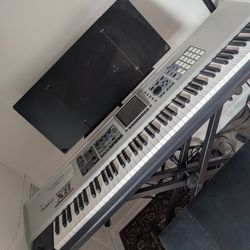 Roland FANTOM X8 88-Key Piano Synthesizer