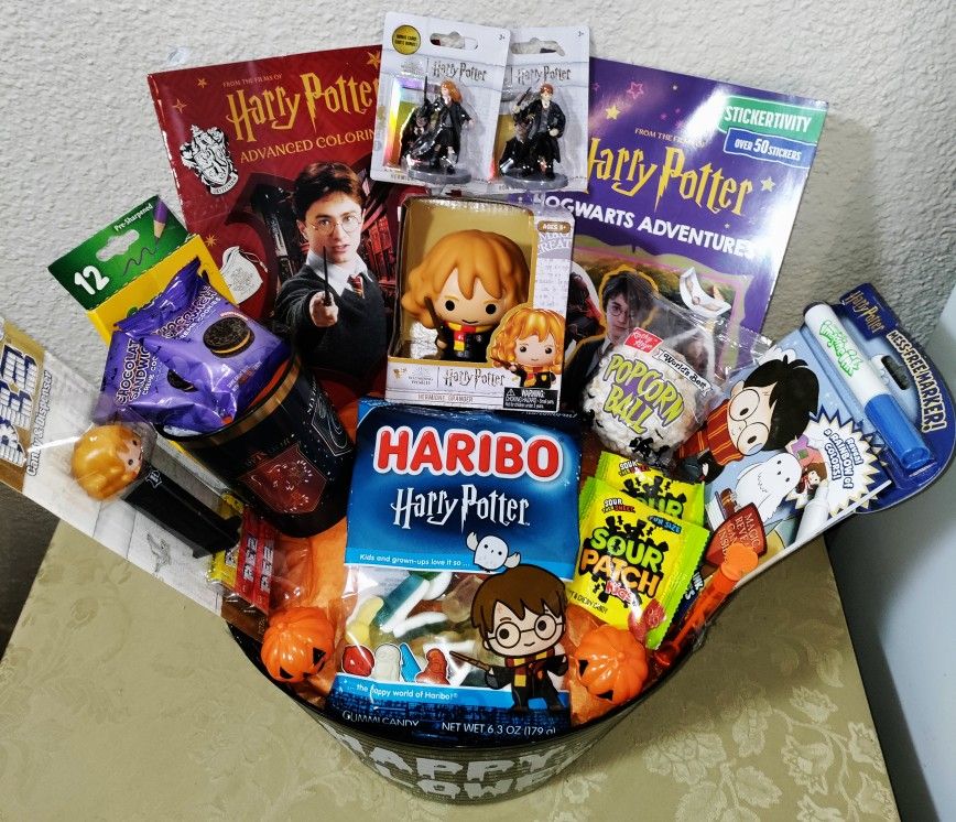 HARRY POTTER, HALLOWEEN GIFT BASKET.