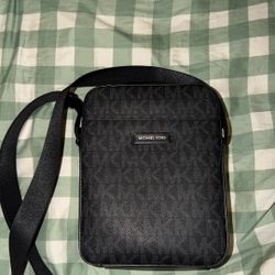 MK MEN CROSSBODY BAG
