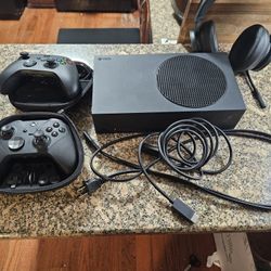 Carbon Black Xbox Series S 1tb w/ Xbox Accessories