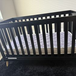 Baby Crib With Mattress 