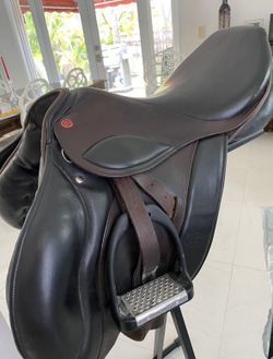 17.5 Courbette Saddle Two Tone