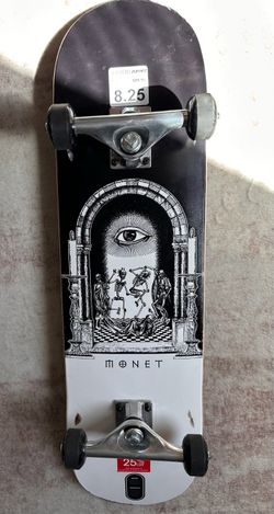 Monet skateboard 8.25