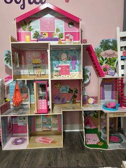 Kidkraft doll house