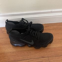 Women’s Nike Air VaporMax Flyknit 3 in the 'Triple Black ( Size 9)'