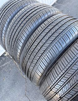 235/55/19 Bridgestone 📍📍 Vendo un set de llantas con 80% de vida las 4 📍🌟