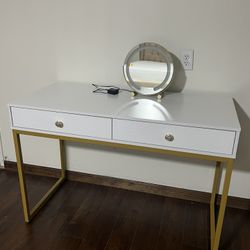 Beautiful White Vanity/Computer Desk