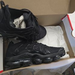 Pre owned / Slightly used / like new mens nike vapormax plus size 12