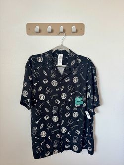 NWT Disney Haunted Mansion Madame Leota Shirt Large