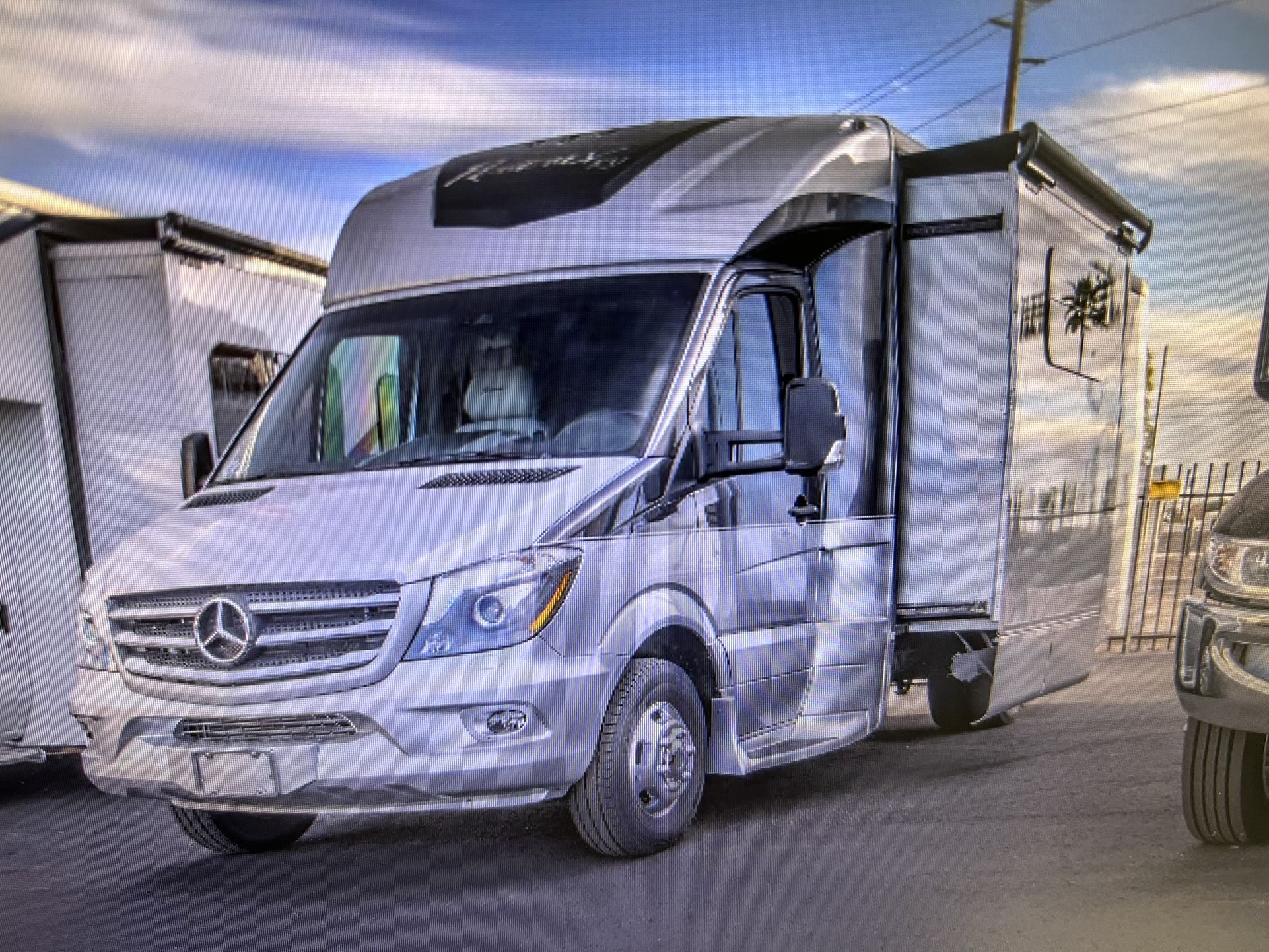 2019 ULTRA BROUGHAM 25MB