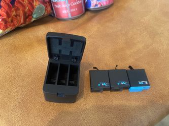 GoPro Hero 5/6/7/8  3-Slot Battery charger
