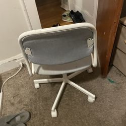 Desk Chair Must Sell