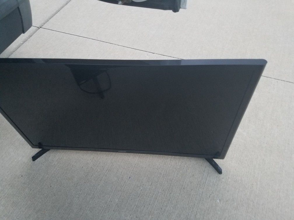 32 inch samsung smart t.v.