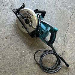 Makita 15 Amp 7-1/4 in. Corded Hypoid Circular Saw with 51.5 degree Bevel Capacity and 24T Carbide Blade