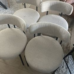 4 Dining Room Chairs 