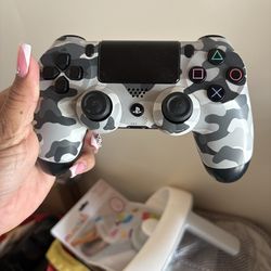 PS4 controllers