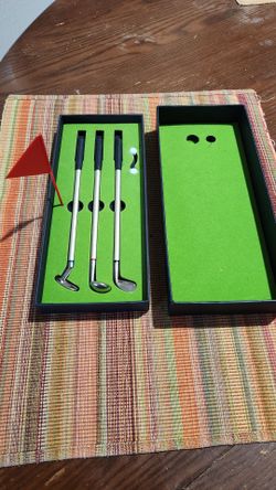 Golf Club Pen Set with Putting Green Box