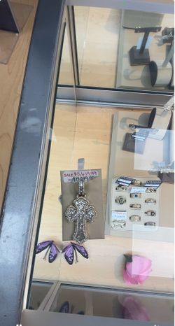 Cross pendant 10k