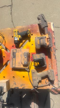Dewalt sander and two drills 3 batteries