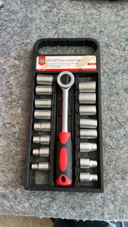 Ratchet and socket set