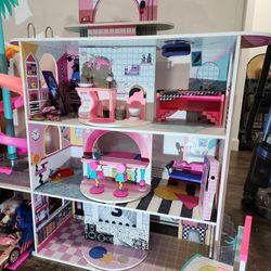 LOL doll House and extras!!!!!