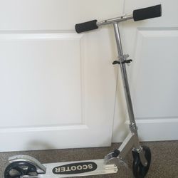 Foldable Lightweight Kick Scooter - Great Condition!
