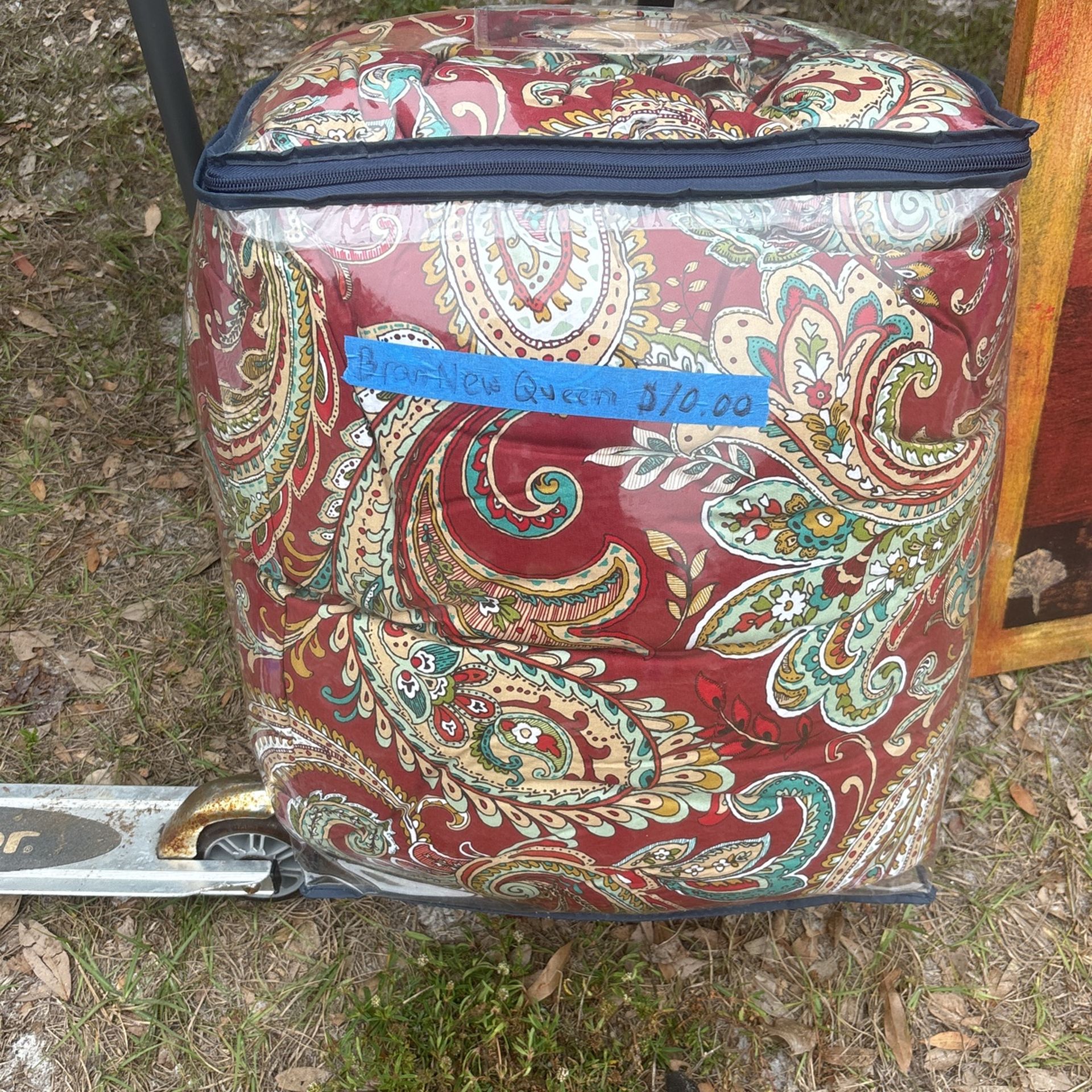 Antique style queen comforter
