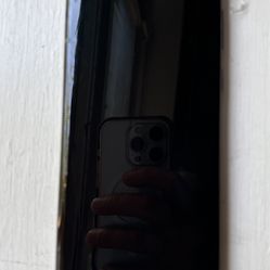 Galaxy S22 Ultra (cracked Screen)