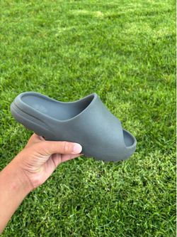 Grey Yeezys slides, size 7