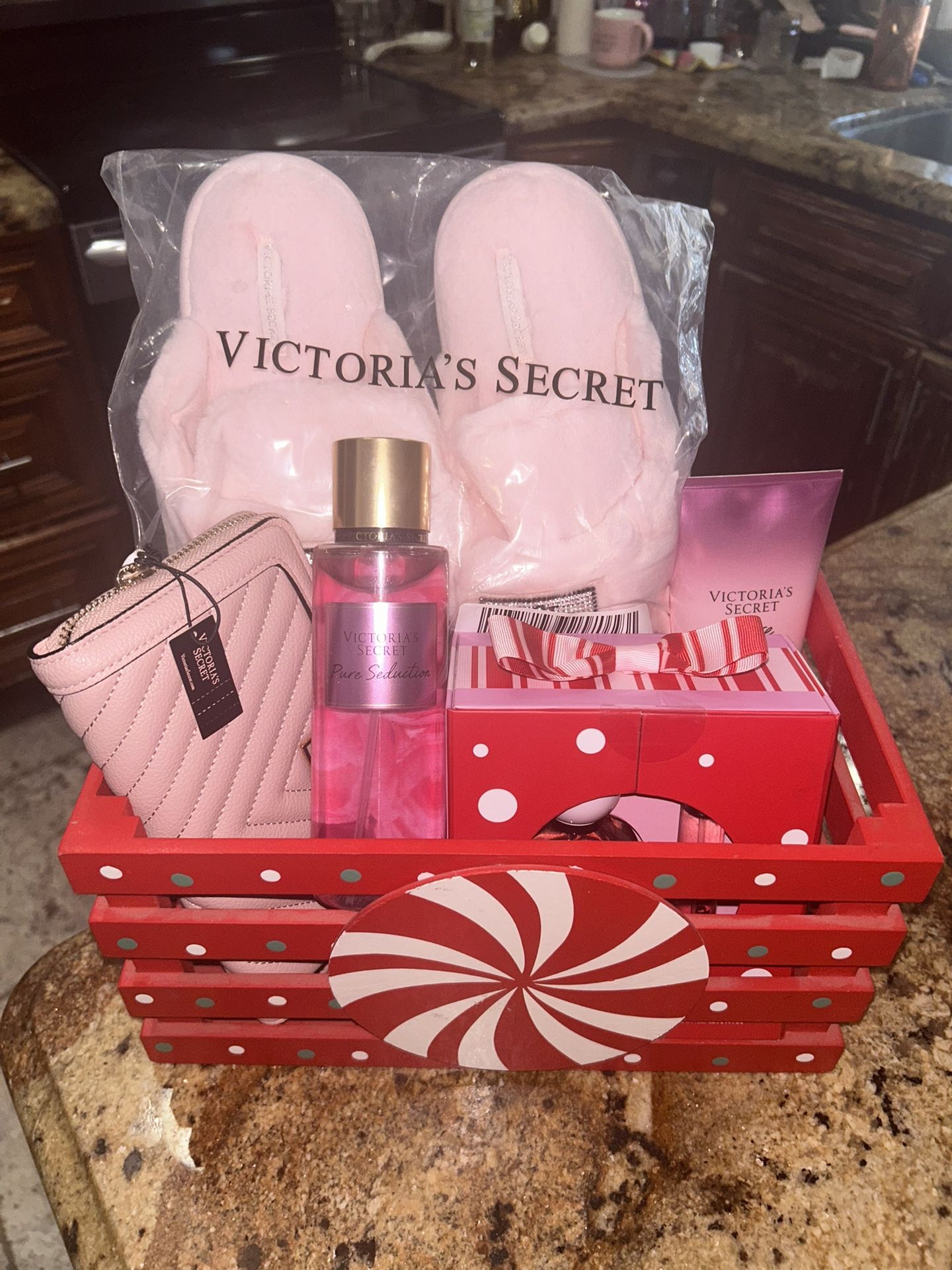 Victorias Secret Basket 