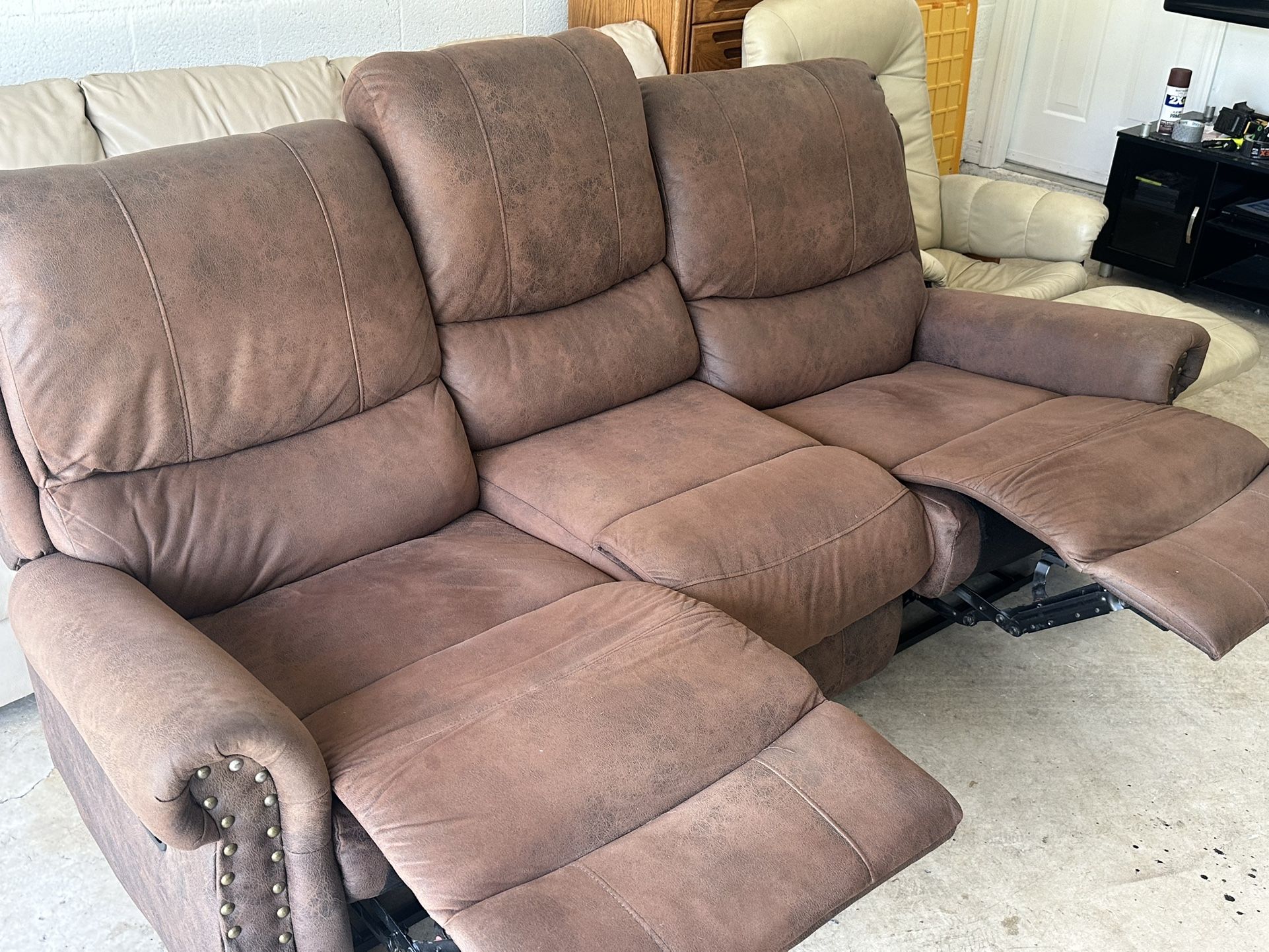 ‘FREE DELIVERY’ 3 Seater Reclinable Couch’