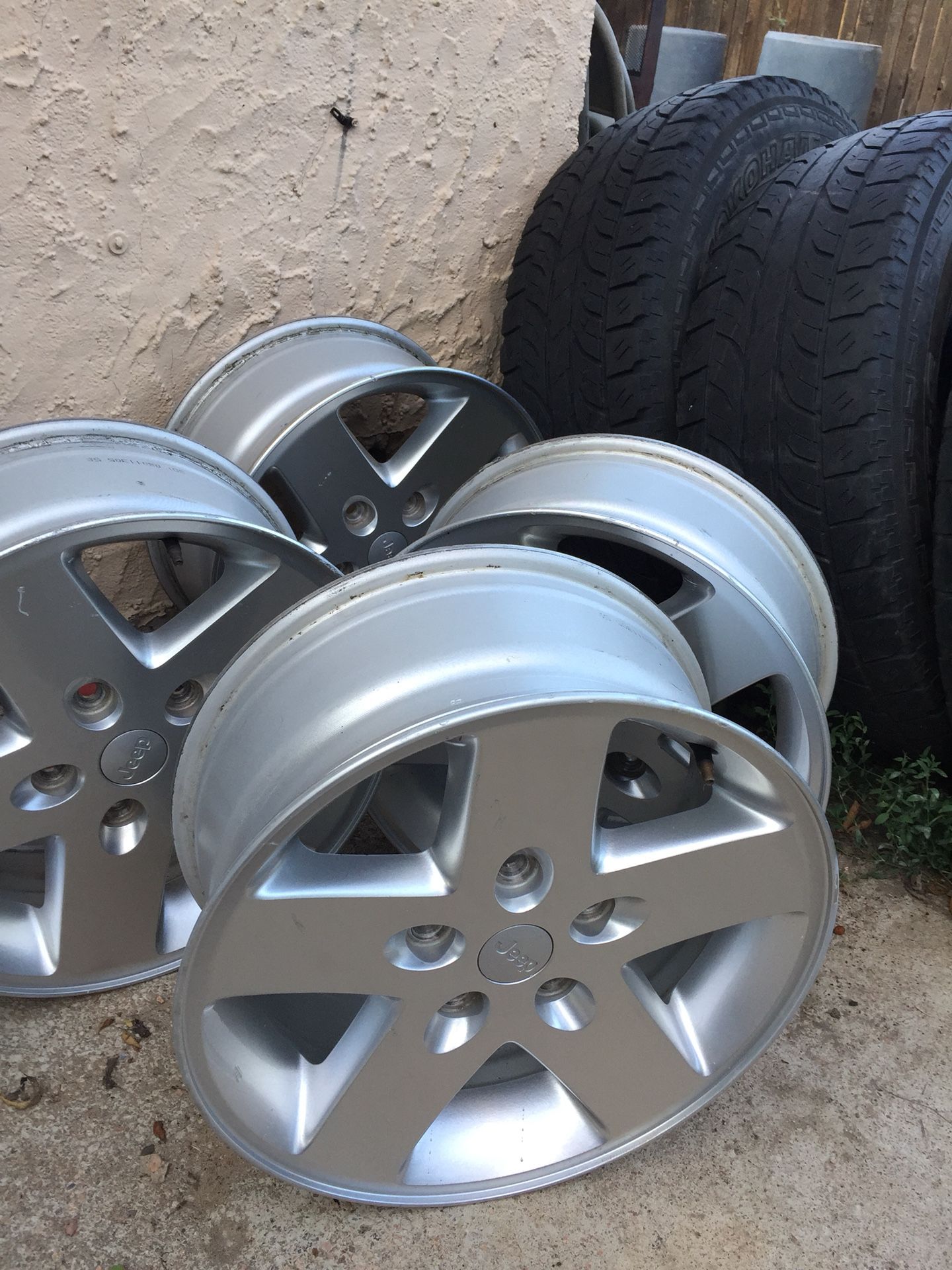 Four rims 17” x7.5 for jeep