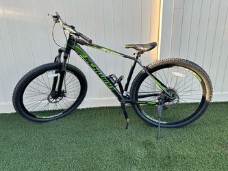 Schwinn High Timber Mountain Bike for Adult Youth Men Women Boys Girls, 24 to 29-Inch Wheels, 7 or 21-Speeds, Front Suspension, Aluminum and Steel Fra