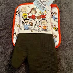 New Peanuts Snoopy Oversized Easter Oven Mitt & Potholder