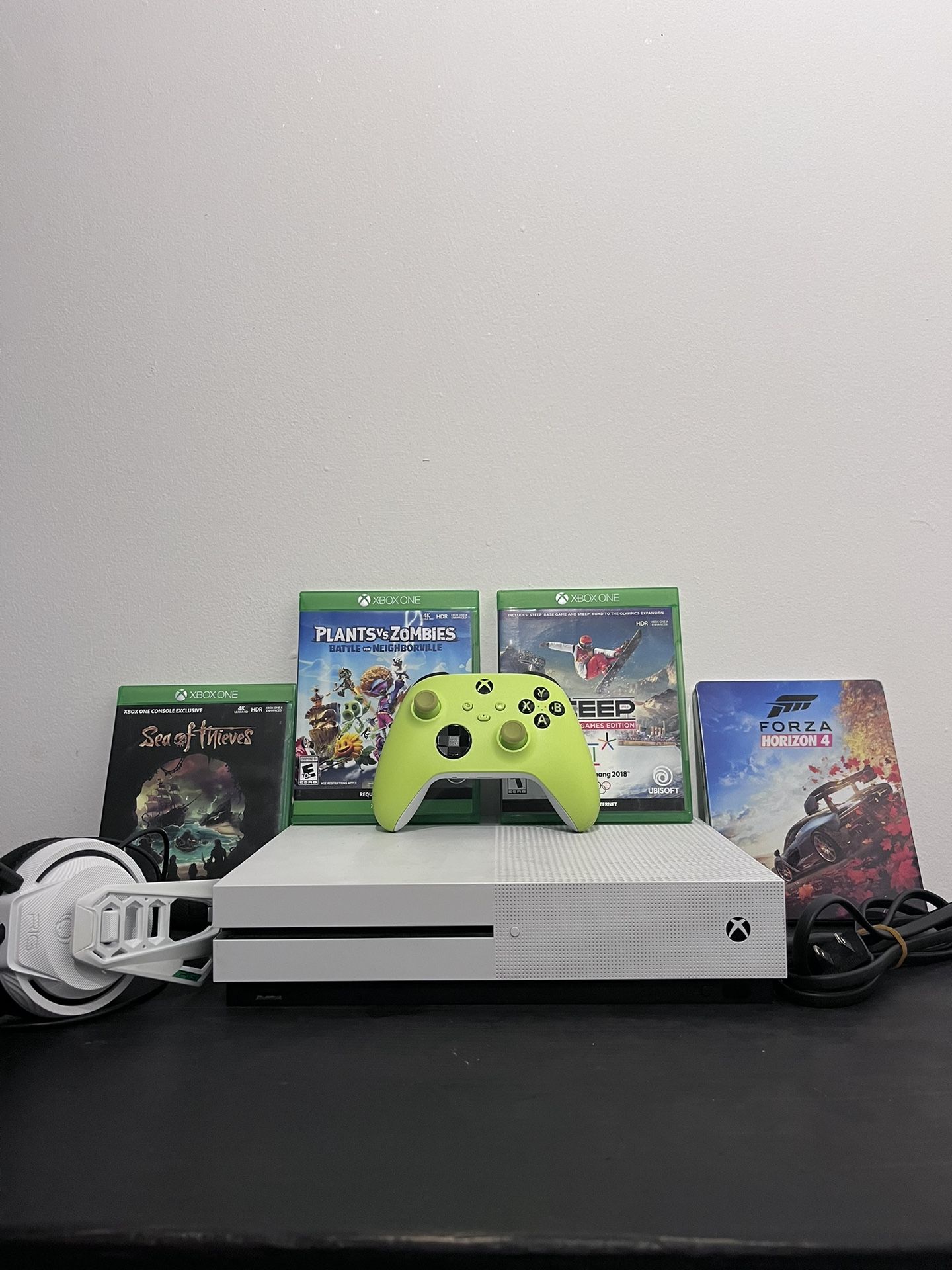 Xbox One S Gaming Bundle
