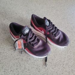 New Girls Nike Air Max Zeros Size 6 1/2.  