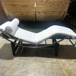 Replica Le Corbusier Chair
