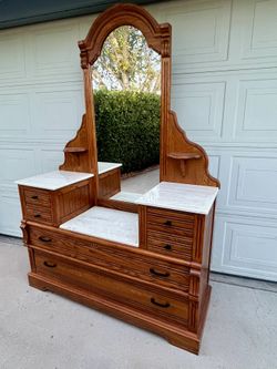 Gorgeous Vintage Lexington Vanity Oak W.  Marble Top