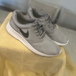 Nike Gym Shoes 