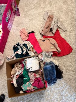 Toddler girls clothes (box full)